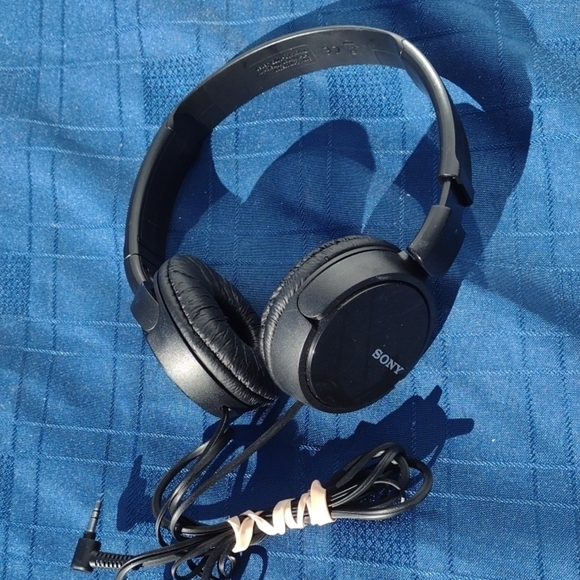 Sony Black Over-Ear Headphones - Picture 1 of 2